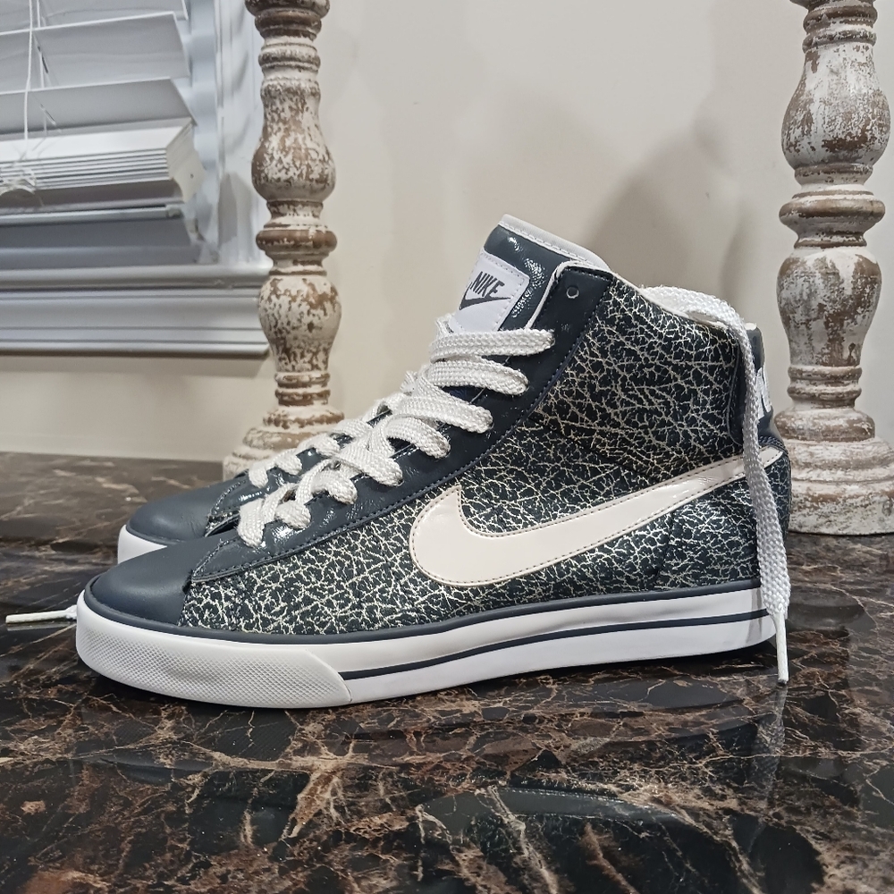 Nike Sweet Classic Vintage Breakdancing/Lifestyle Athletic Shoes Size 9 for Wom